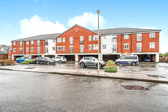 2 Bedroom Flat For Sale In Southgate Way, Dudley, West Midlands, DY1