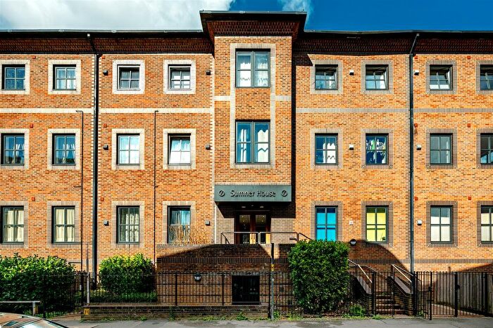 1 Bedroom Flat For Sale In Mendy Street, High Wycombe, HP11