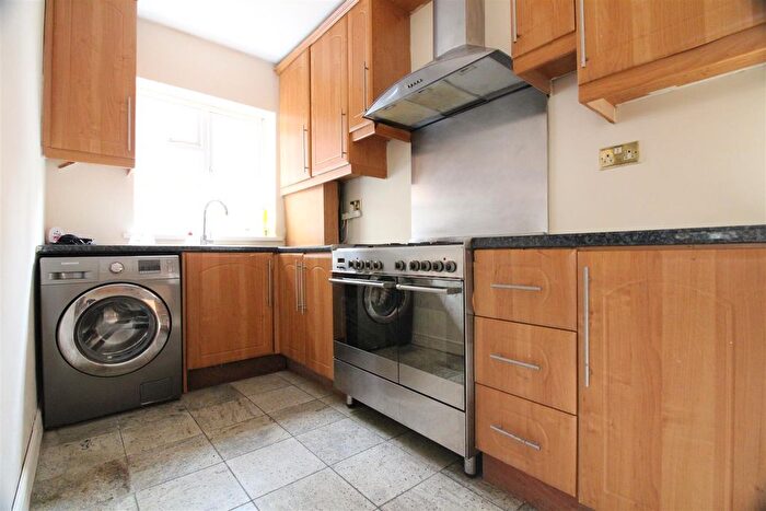 4 Bedroom Semi Detached House To Rent In Fern Lane, Hounslow, TW5