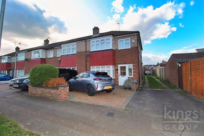 3 Bedroom End Terrace House For Sale In Royal Avenue, Waltham Cross, EN8
