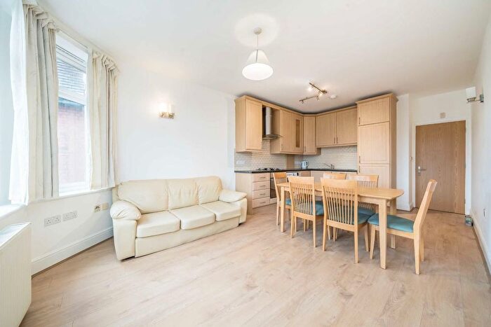 3 Bedroom Flat To Rent In Farnan Road, Streatham, SW16