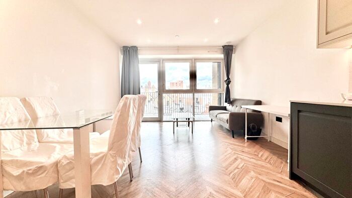 1 Bedroom Flat To Rent In Heritage Walk, Kingston Upon Thames, KT1