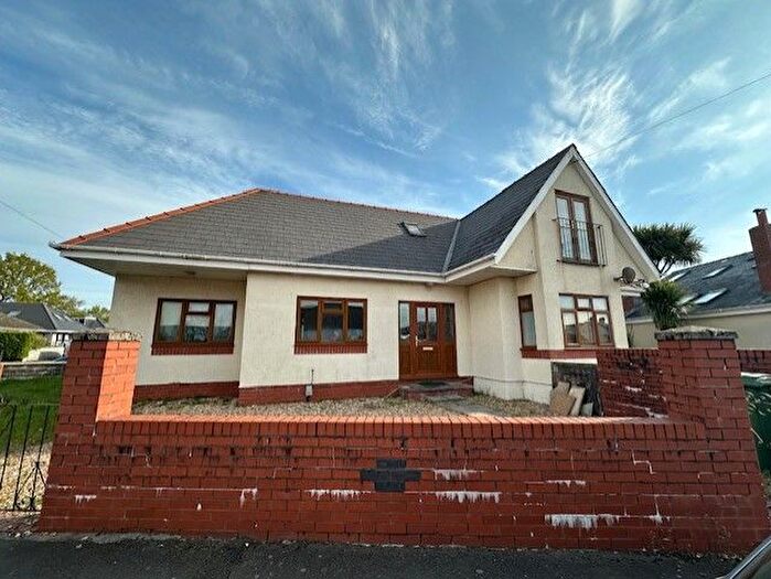 3 Bedroom Bungalow To Rent In Greenfield Road, Cardiff, CF14