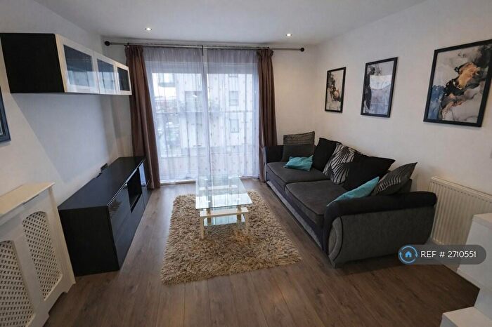 2 Bedroom Flat To Rent In Priory Court, Romford, RM7