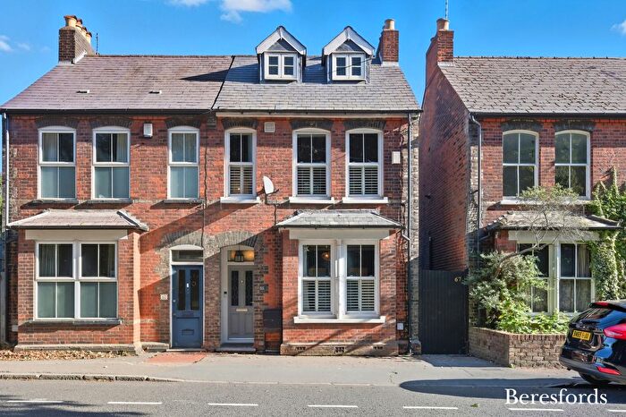 4 Bedroom Semi-Detached House For Sale In Ingrave Road, Brentwood, CM15