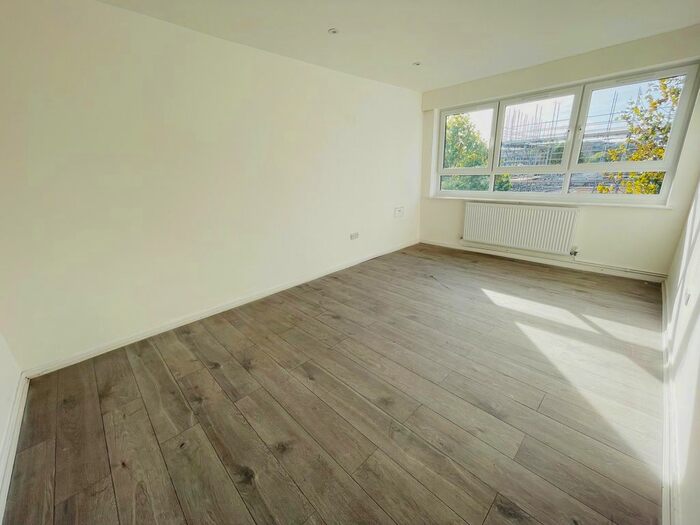 2 Bedroom Flat To Rent In St Anns, Barking, IG11