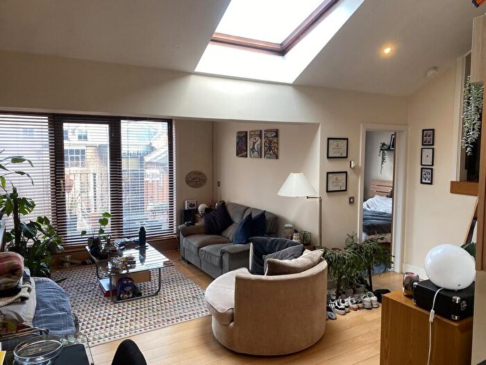 1 Bedroom Apartment To Rent In Park Court, Leeds City Centre, LS1