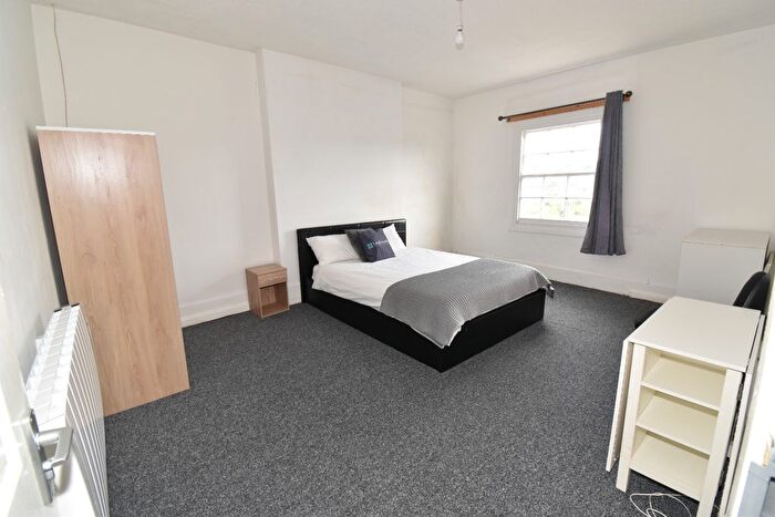 3 Bedroom Flat To Rent In Lower Market Street, Penryn, TR10