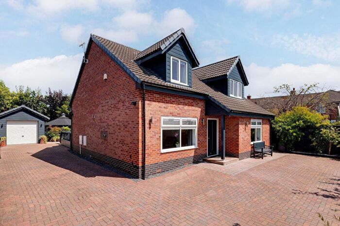 4 Bedroom Detached House For Sale In Lakeside Close, Upton, CH2