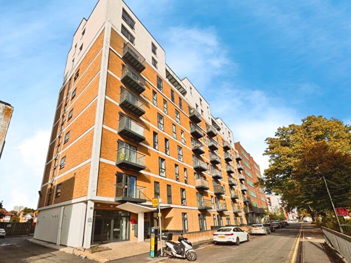 1 Bedroom Apartment To Rent In Victoria Avenue, Southend-On-Sea, SS2