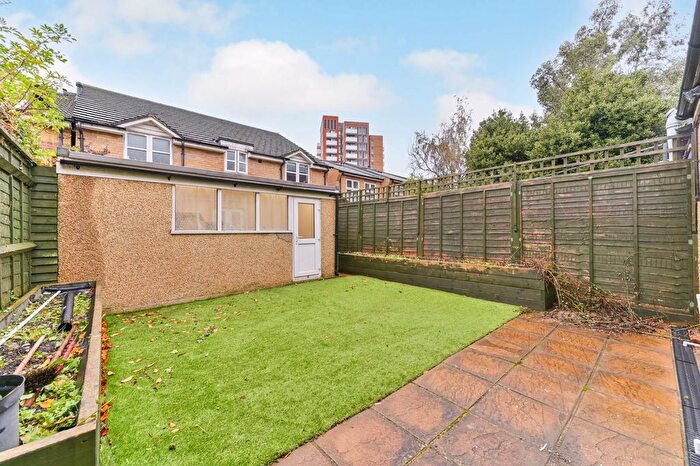 2 Bedroom End Of Terrace House To Rent In Frith Road, Central Croydon, Croydon, CR0