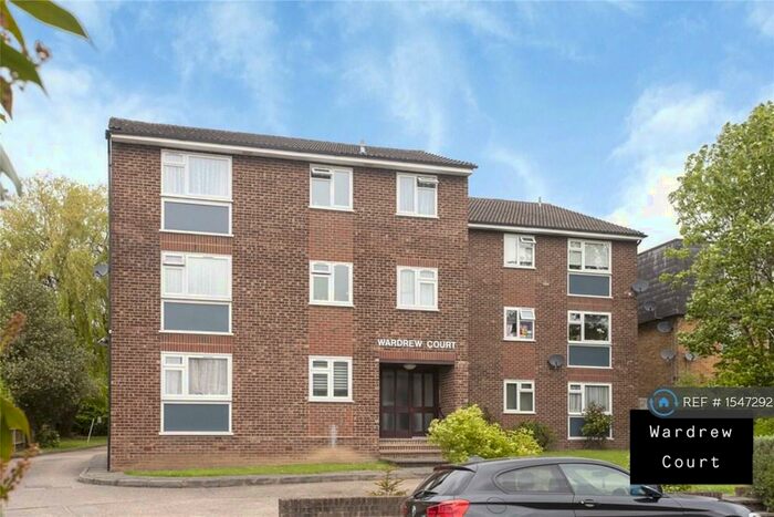 2 Bedroom Flat To Rent In Wardrew Court, New Barnet, Barnet, EN5