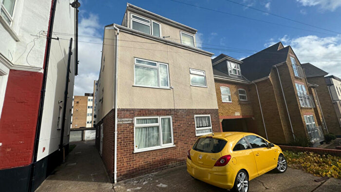2 Bedroom Flat To Rent In Palmerston Road, Westcliff-on-Sea, SS0