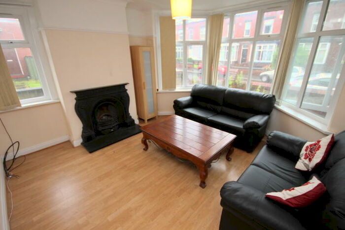 3 Bedroom Semi-Detached House To Rent In Newport Mount, Headingley, Leeds, LS6