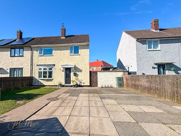 3 Bedroom Semi Detached House For Sale In Raeburn Avenue, Columbia, Washington, Tyne & Wear, NE38