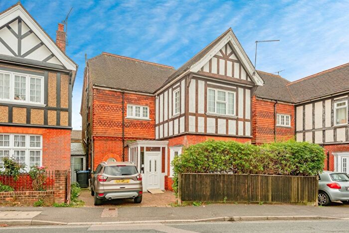 6 Bedroom Detached House For Sale In De La Warr Road, East Grinstead, RH19