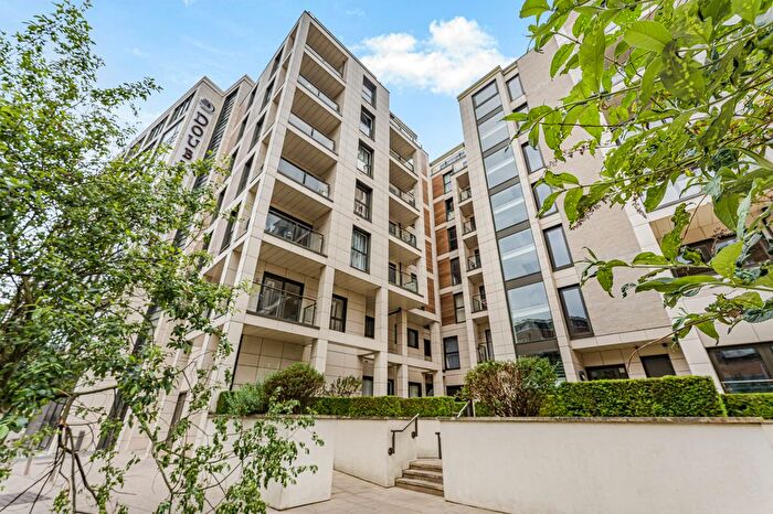2 Bedroom Flat For Sale In River Walk, Kingston Upon Thames, KT2