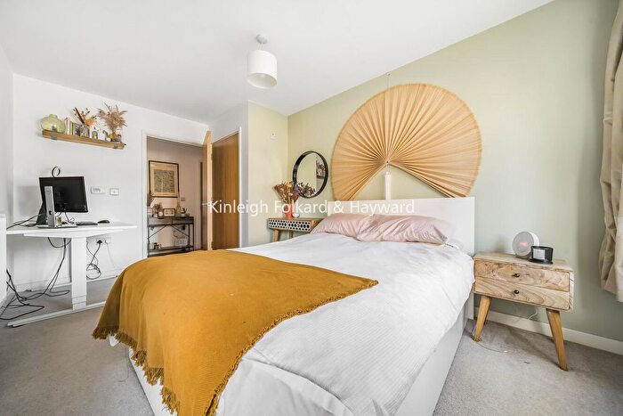 2 Bedroom Flat For Sale In Cowley Road, Oval, London, SW9