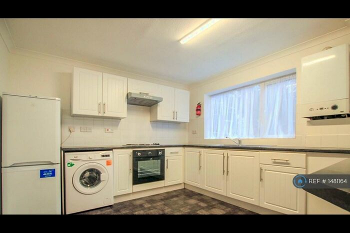 2 Bedroom Maisonette To Rent In Caithness Court, Bletchley, Milton Keynes, MK3