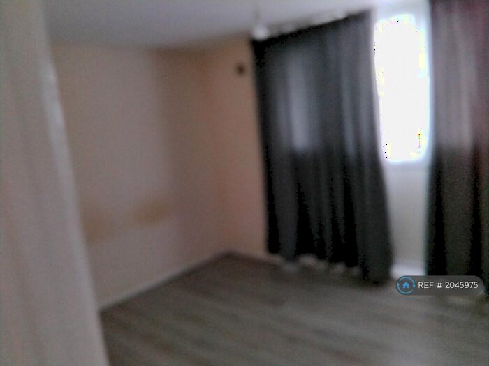 2 Bedroom Flat To Rent In Lonsdale Close, London, E6