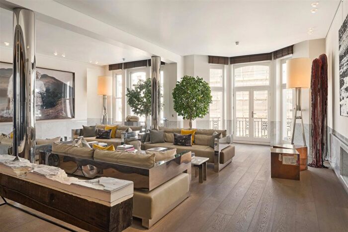 6 Bedroom Flat To Rent In De Vere Gardens, London, W8