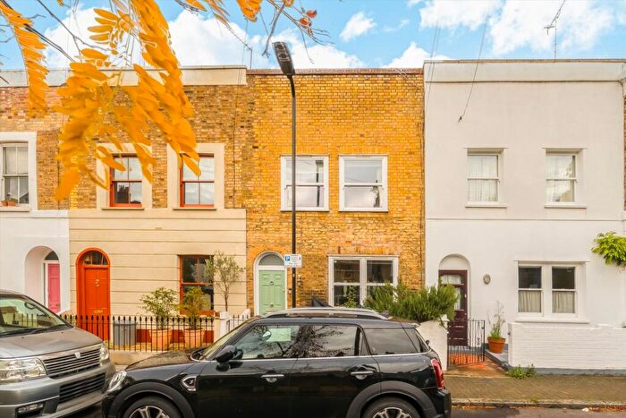 3 Bedroom House For Sale In Navarino Grove, Hackney, E8