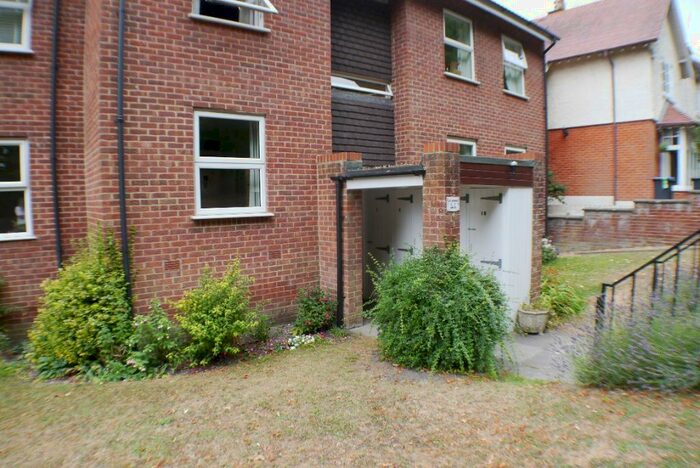 1 Bedroom Flat To Rent In Salisbury, SP1