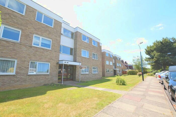 2 Bedroom Flat To Rent In Woodhaven Gardens, Barkingside, IG6