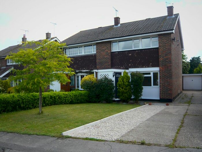 3 Bedroom Semi-Detached House To Rent In Fitzroy Crescent, Woodley, RG5