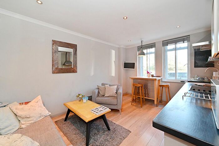 1 Bedroom Flat To Rent In Norland Square, Holland Park, London, W11