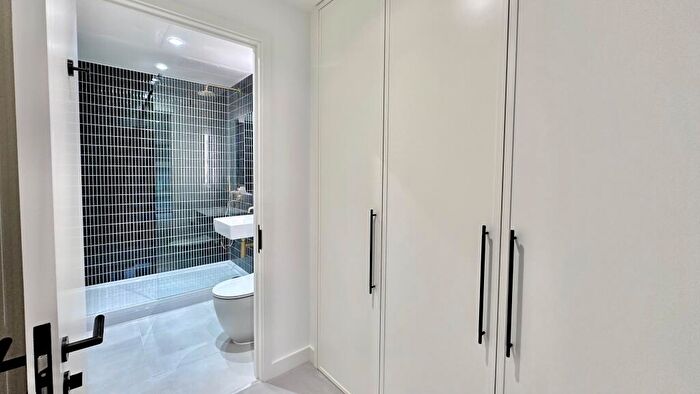 1 Bedroom Flat To Rent In Steamer Building, E16