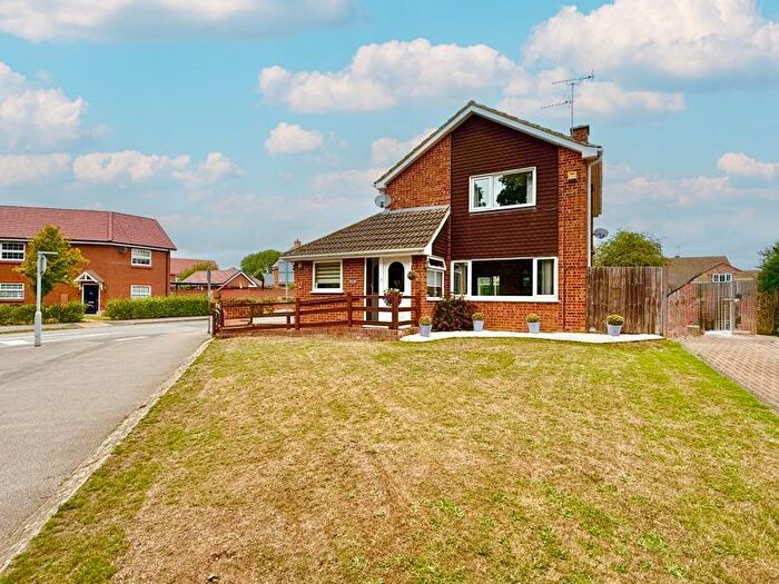 4 Bedroom Detached House For Sale In Dormer Avenue, Wing, LU7