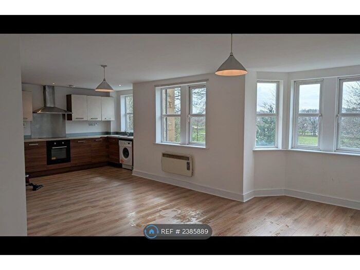 2 Bedroom Flat To Rent In Parklands, Huddersfield, HD1