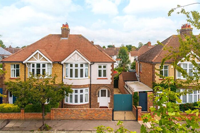 3 Bedroom Semi-Detached House To Rent In Sidney Road, Bedford, Bedfordshire, MK40