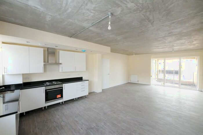 3 Bedroom Flat To Rent In South Street, Romford, RM1