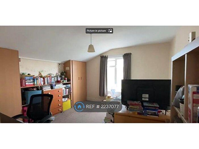 4 Bedroom Flat To Rent In Carminia Road, London, SW17