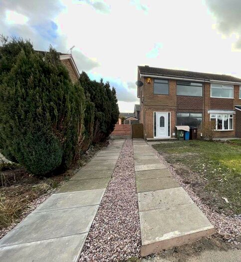 3 Bedroom Property To Rent In Silverdale Avenue, Chadderton, Oldham, OL9