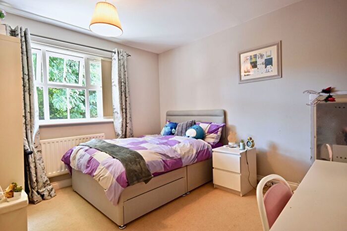 5 Bedroom Detached House For Sale In Quarry Gardens, Leatherhead, KT22