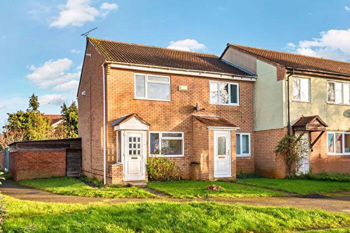 2 Bedroom Terraced House For Sale In Amberley Court, Banbury, OX16