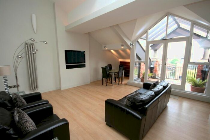 2 Bedroom Flat To Rent In Castle Quay, Manchester, M15