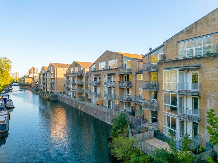 1 Bedroom Flat For Sale In Printers Mews, Bow, E3