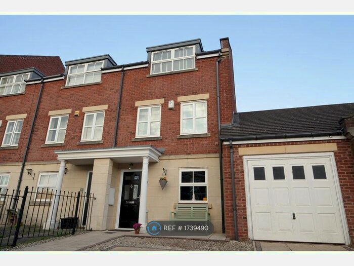 3 Bedroom End Of Terrace House To Rent In Verity Walk, Harrogate, HG2