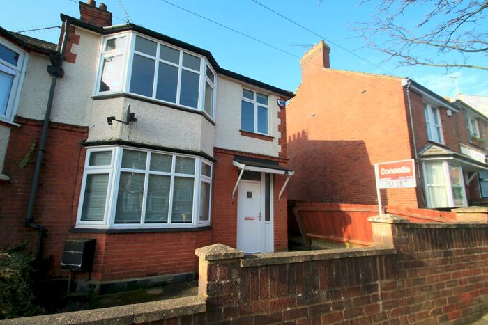 3 Bedroom Semi-Detached House To Rent In Colin Road, Luton, LU2