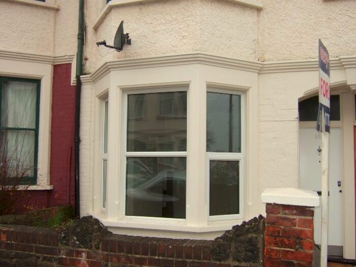 1 Bedroom Flat To Rent In Ramuz Drive, Westcliff-On-Sea, SS0