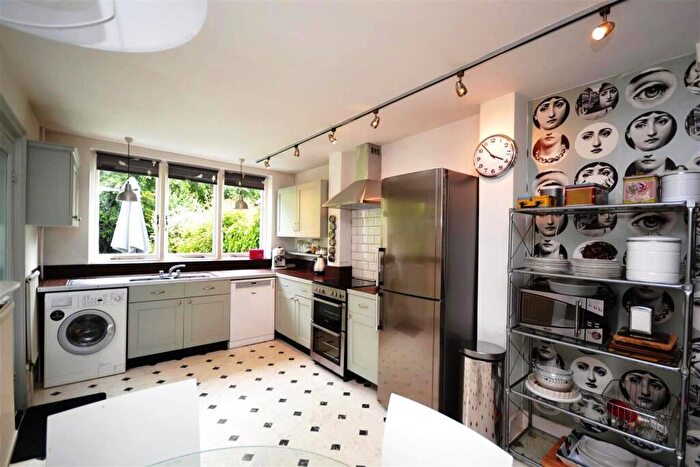 5 Bedroom Terraced House To Rent In Lincoln Road, East Finchley, London, N2