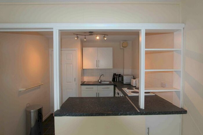 2 Bedroom Flat To Rent In Crossways Court, Windsor, SL4