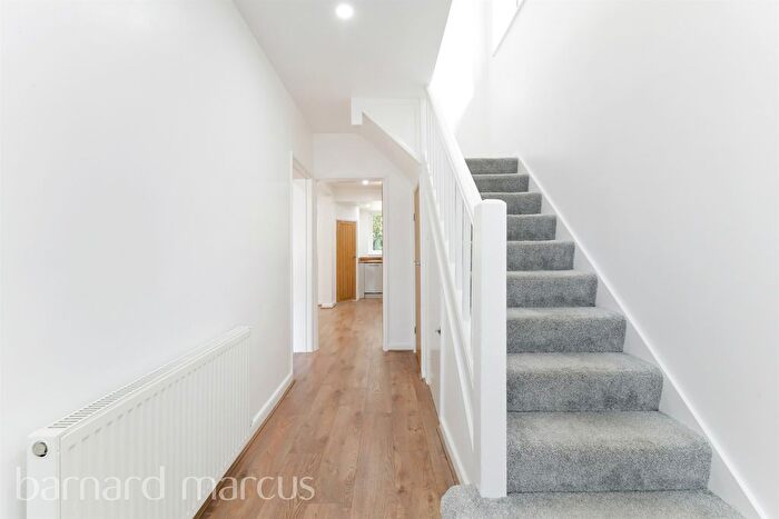 3 Bedroom Detached House For Sale In Oakwood Close, Redhill, RH1