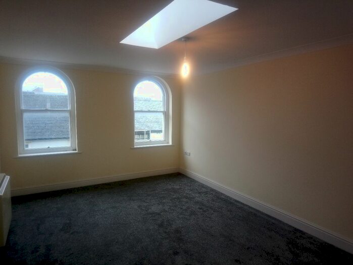 2 Bedroom Flat To Rent In Market Street, Haverfordwest, Pembrokeshire SA61