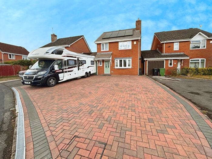 4 Bedroom Detached House For Sale In Russley Close, Swindon, SN5