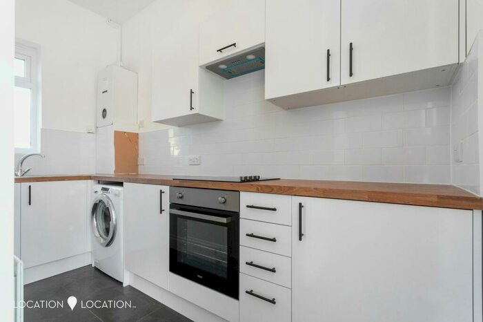 Flat To Rent In Shakspeare Walk, London, N16
